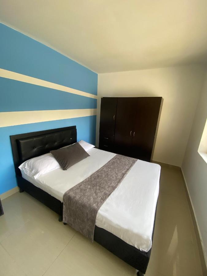33 Hotel Bulerias 메딜린 외부 사진