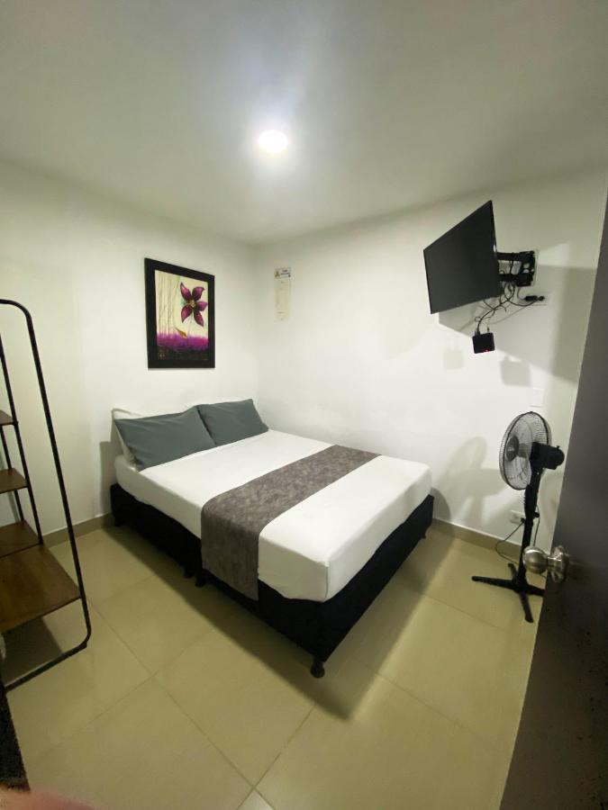 33 Hotel Bulerias 메딜린 외부 사진