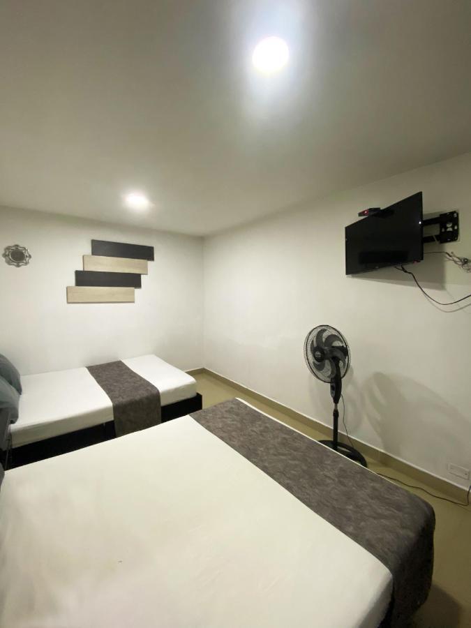33 Hotel Bulerias 메딜린 외부 사진