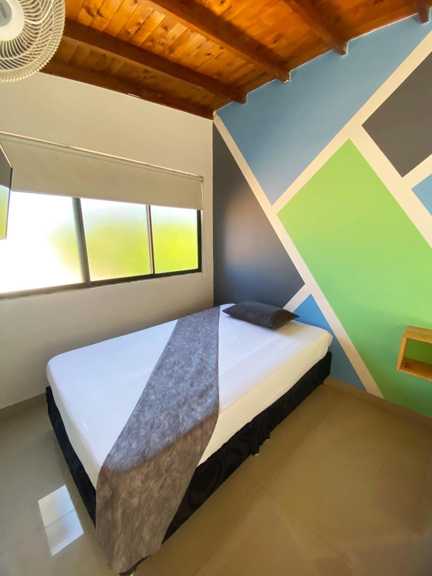 33 Hotel Bulerias 메딜린 외부 사진