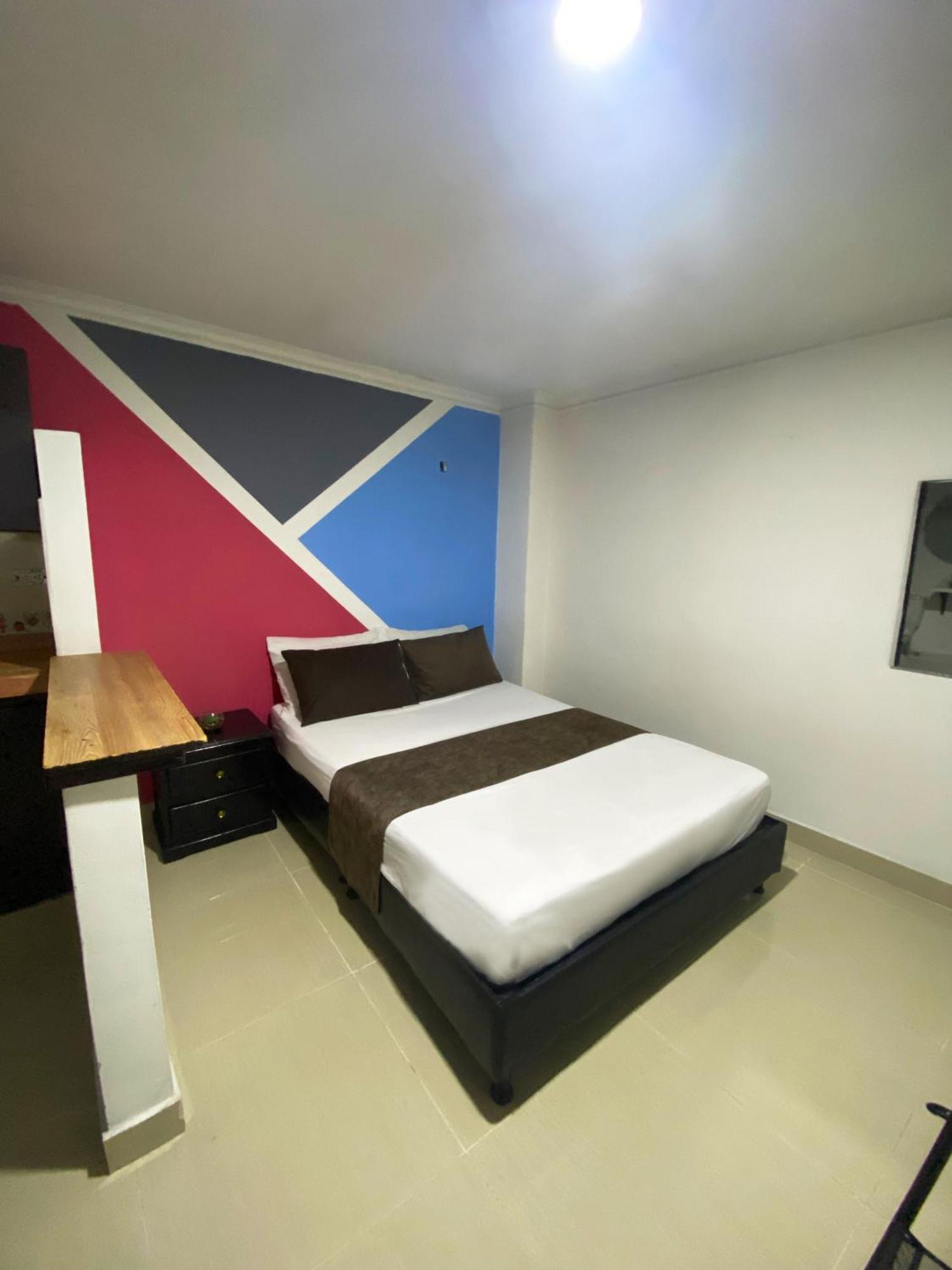33 Hotel Bulerias 메딜린 외부 사진