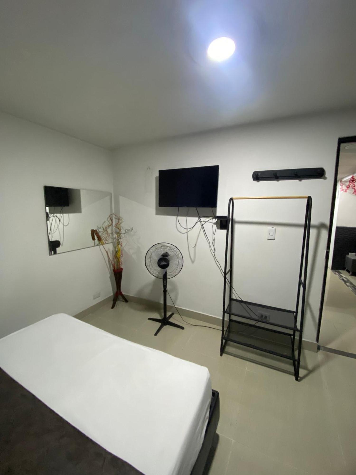 33 Hotel Bulerias 메딜린 외부 사진