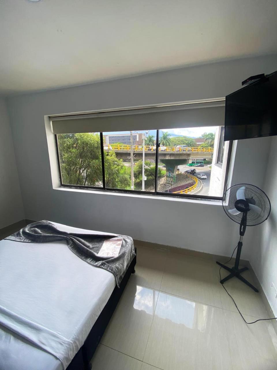 33 Hotel Bulerias 메딜린 외부 사진