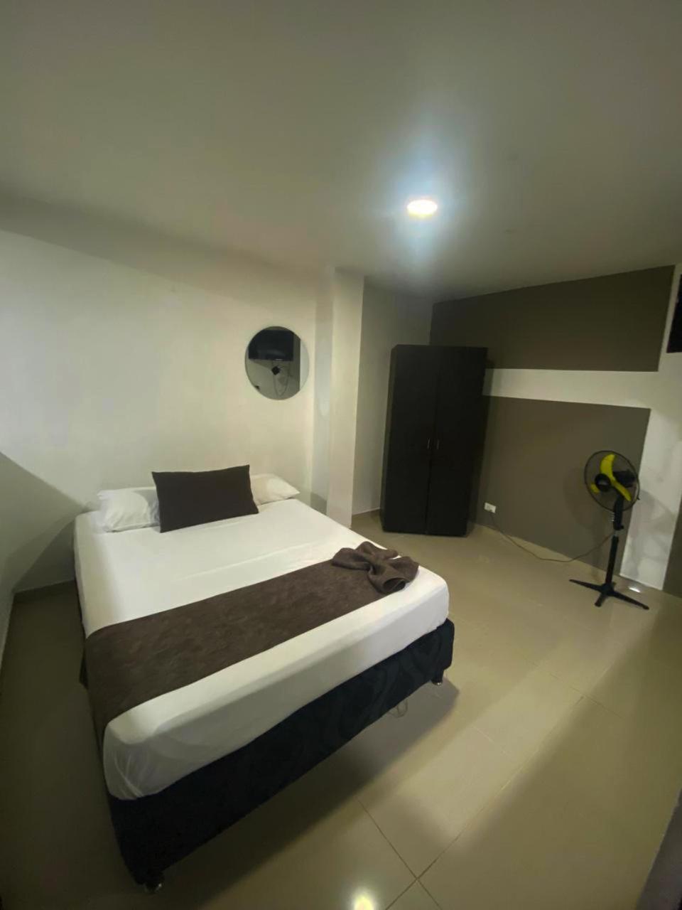 33 Hotel Bulerias 메딜린 외부 사진